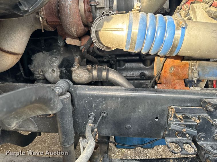 image for item EG7166 2013 Freightliner Cascadia 125 semi truck