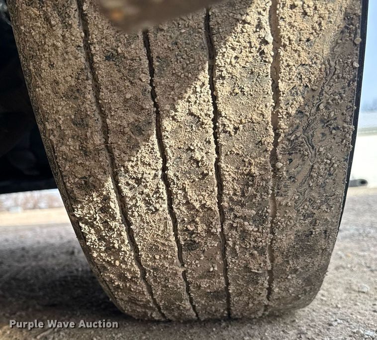 image for item EG7166 2013 Freightliner Cascadia 125 semi truck