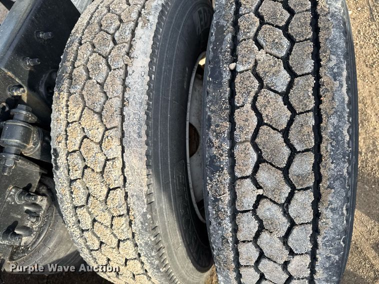 image for item EG7166 2013 Freightliner Cascadia 125 semi truck