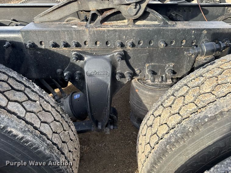 image for item EG7166 2013 Freightliner Cascadia 125 semi truck