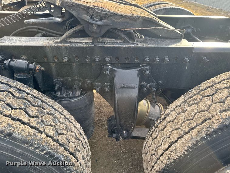 image for item EG7166 2013 Freightliner Cascadia 125 semi truck