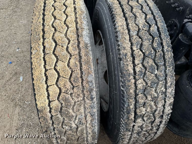 image for item EG7166 2013 Freightliner Cascadia 125 semi truck