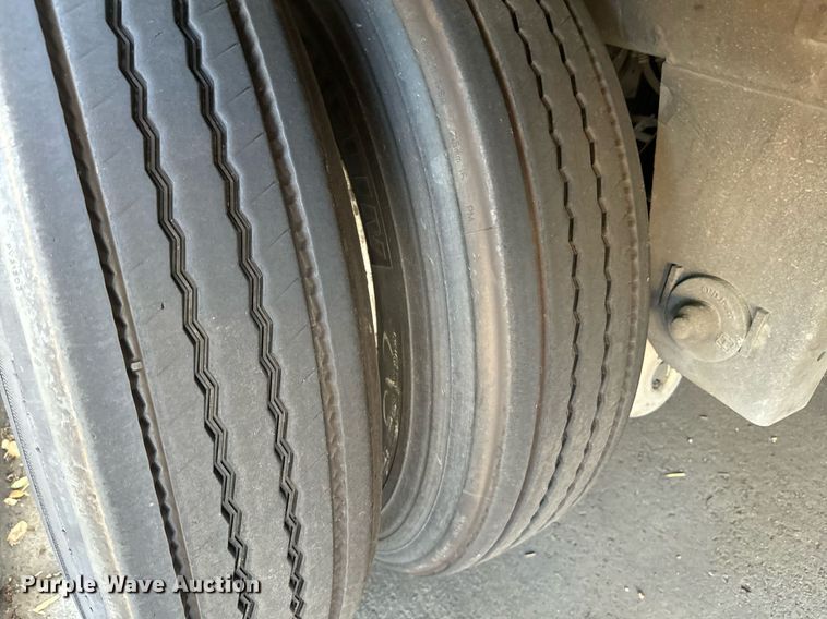 image for item EI4052 2011 Wabash refrigerated van trailer