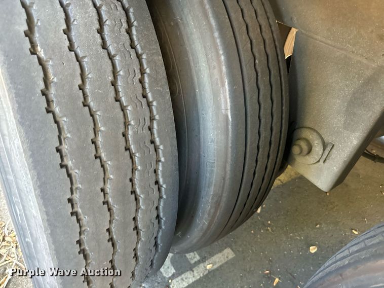 image for item EI4052 2011 Wabash refrigerated van trailer