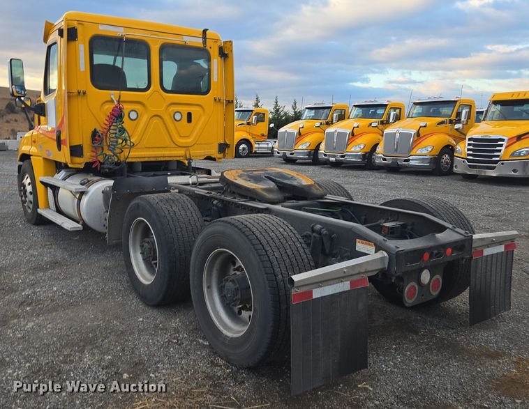 image for item EI4119 2018 Freightliner Cascadia semi truck