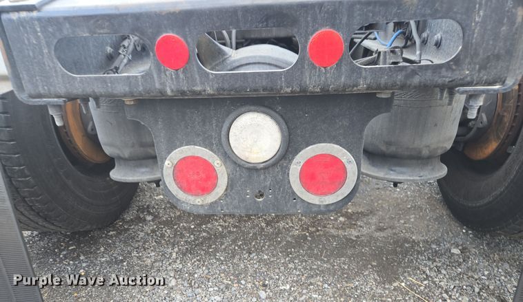 image for item EI4119 2018 Freightliner Cascadia semi truck