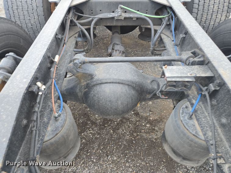 image for item EI4119 2018 Freightliner Cascadia semi truck