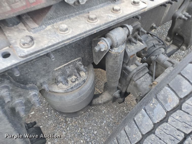 image for item EI4119 2018 Freightliner Cascadia semi truck