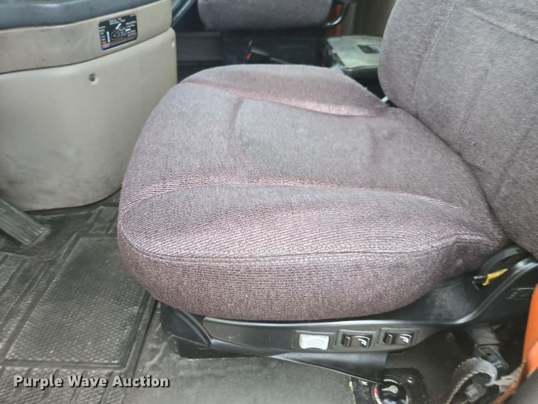 image for item EI4119 2018 Freightliner Cascadia semi truck