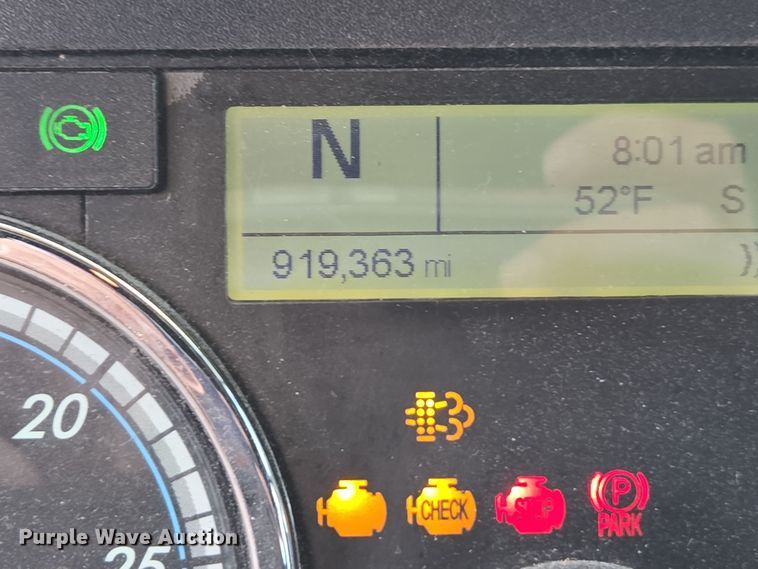 image for item EI4119 2018 Freightliner Cascadia semi truck