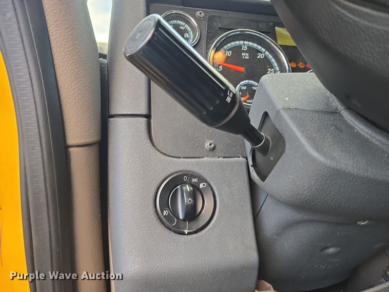 image for item EI4119 2018 Freightliner Cascadia semi truck