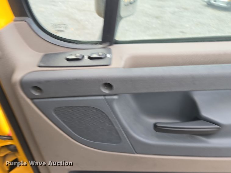 image for item EI4119 2018 Freightliner Cascadia semi truck