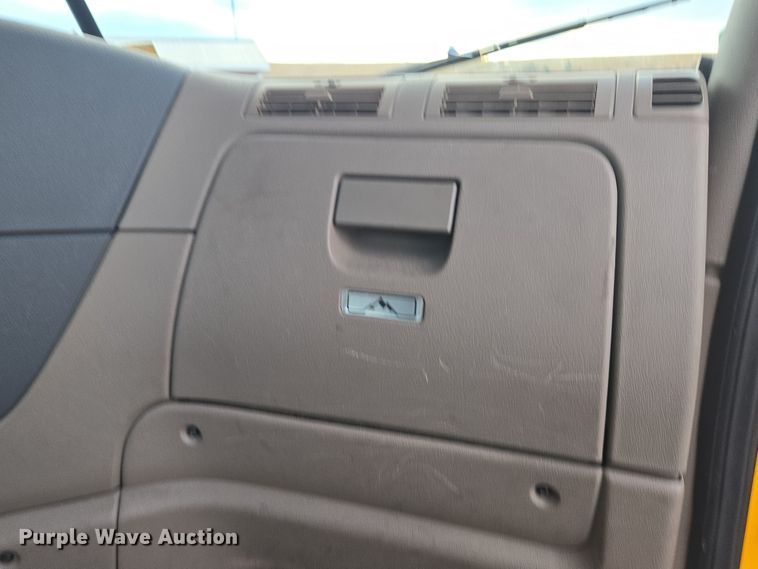 image for item EI4119 2018 Freightliner Cascadia semi truck