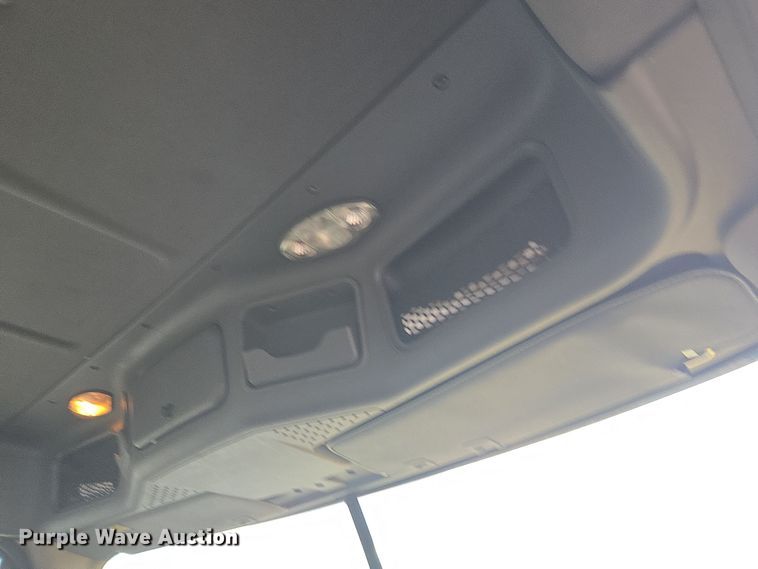 image for item EI4119 2018 Freightliner Cascadia semi truck