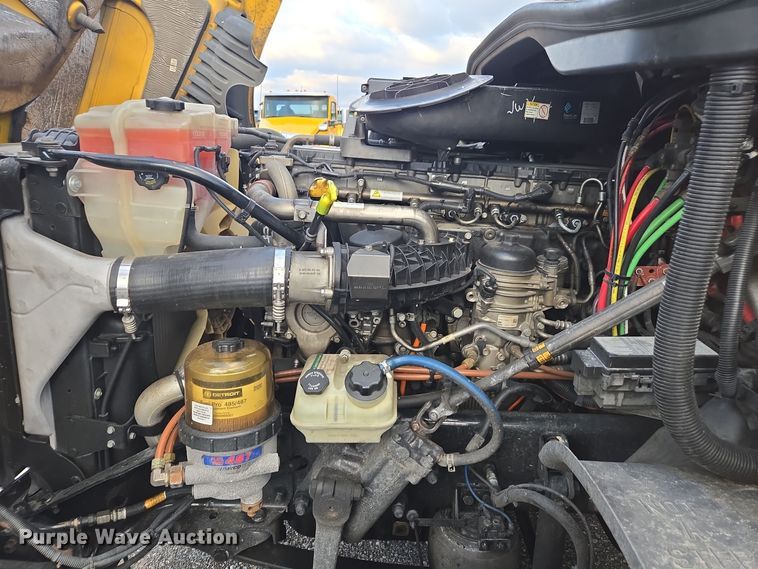 image for item EI4119 2018 Freightliner Cascadia semi truck