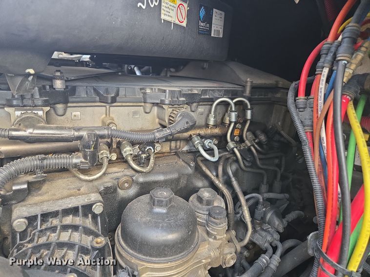 image for item EI4119 2018 Freightliner Cascadia semi truck