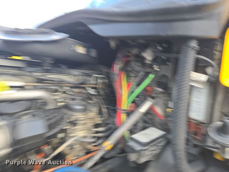 image for item EI4119 2018 Freightliner Cascadia semi truck