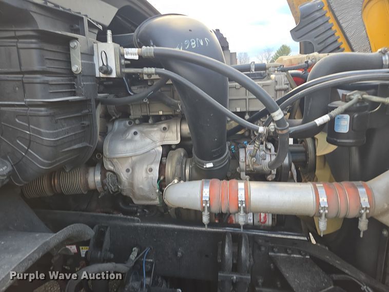 image for item EI4119 2018 Freightliner Cascadia semi truck