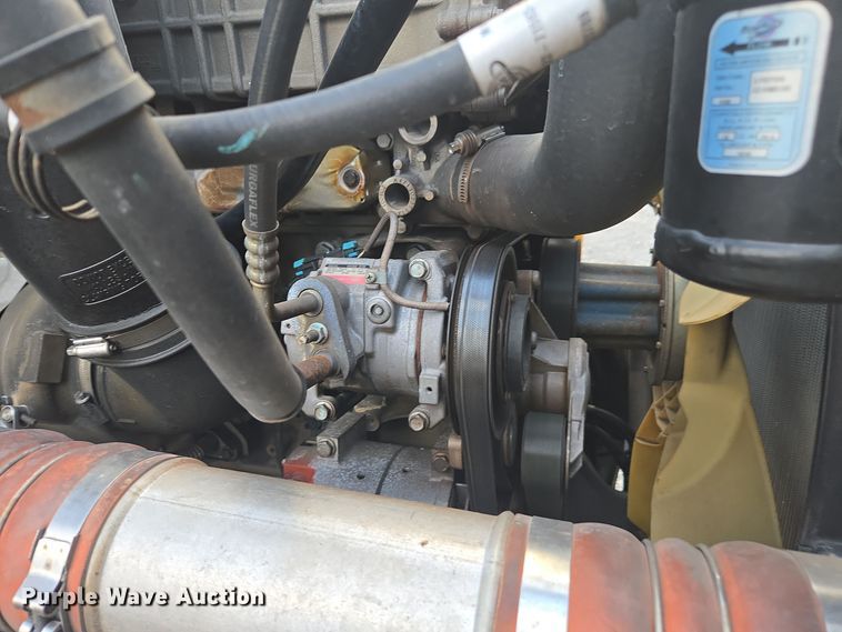 image for item EI4119 2018 Freightliner Cascadia semi truck