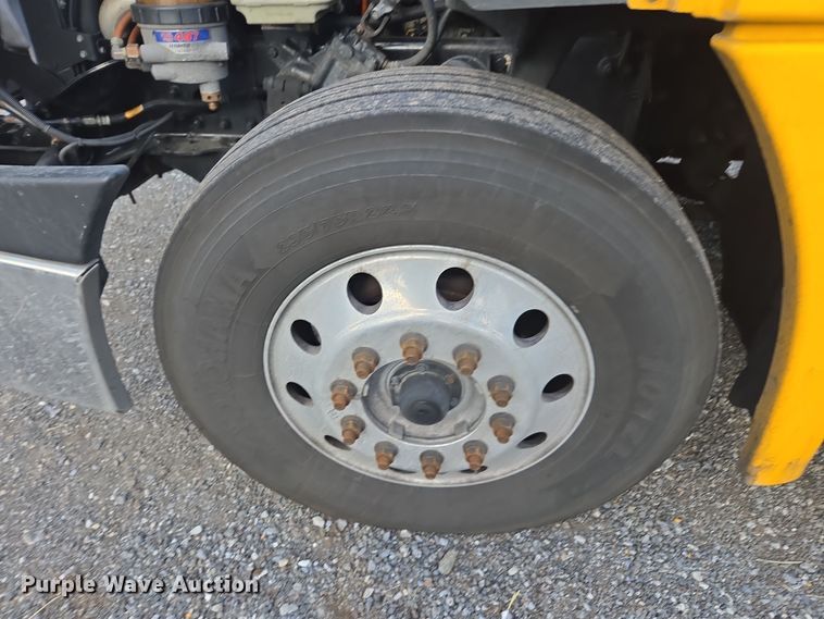 image for item EI4119 2018 Freightliner Cascadia semi truck