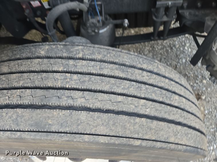 image for item EI4119 2018 Freightliner Cascadia semi truck