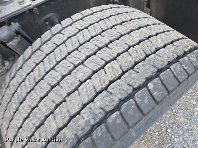 image for item EI4119 2018 Freightliner Cascadia semi truck