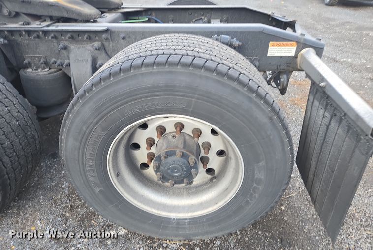 image for item EI4119 2018 Freightliner Cascadia semi truck