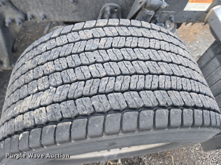 image for item EI4119 2018 Freightliner Cascadia semi truck