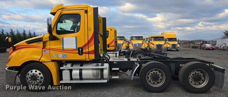 image for item EI4120 2021 Freightliner Cascadia semi truck