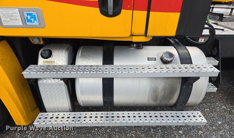 image for item EI4120 2021 Freightliner Cascadia semi truck