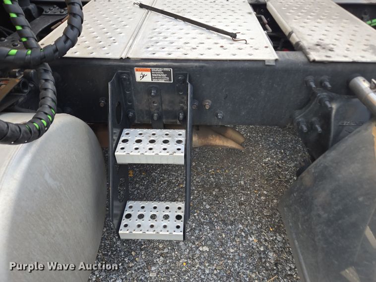 image for item EI4120 2021 Freightliner Cascadia semi truck