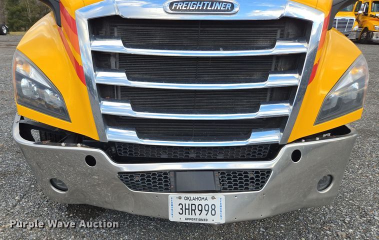 image for item EI4120 2021 Freightliner Cascadia semi truck