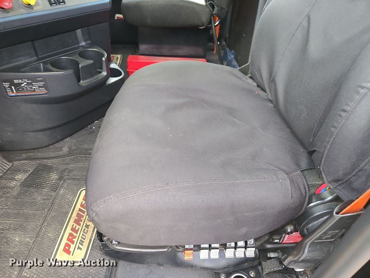 image for item EI4120 2021 Freightliner Cascadia semi truck