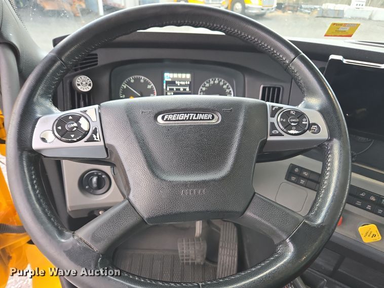 image for item EI4120 2021 Freightliner Cascadia semi truck