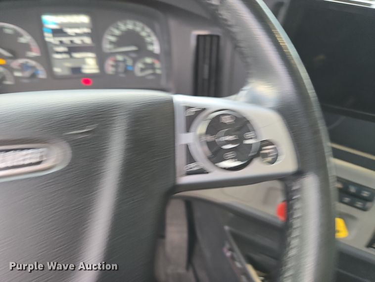 image for item EI4120 2021 Freightliner Cascadia semi truck