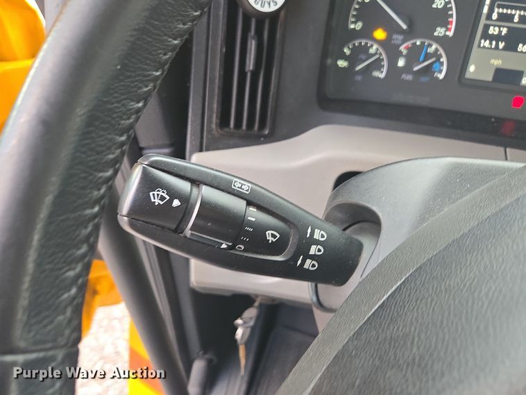 image for item EI4120 2021 Freightliner Cascadia semi truck