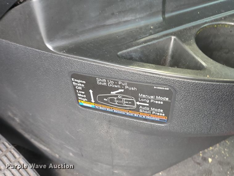 image for item EI4120 2021 Freightliner Cascadia semi truck