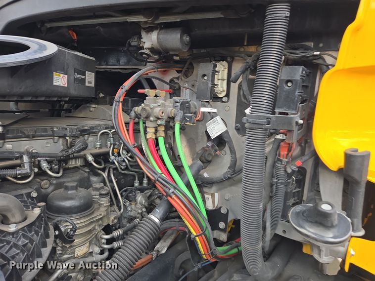 image for item EI4120 2021 Freightliner Cascadia semi truck