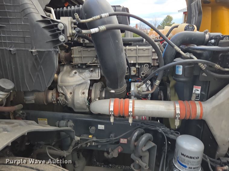 image for item EI4120 2021 Freightliner Cascadia semi truck