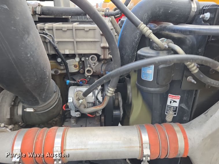 image for item EI4120 2021 Freightliner Cascadia semi truck