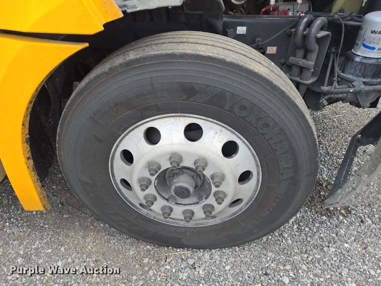 image for item EI4120 2021 Freightliner Cascadia semi truck