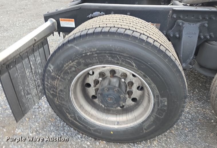 image for item EI4120 2021 Freightliner Cascadia semi truck