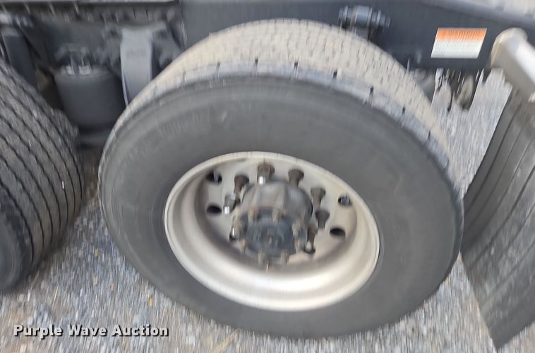 image for item EI4120 2021 Freightliner Cascadia semi truck