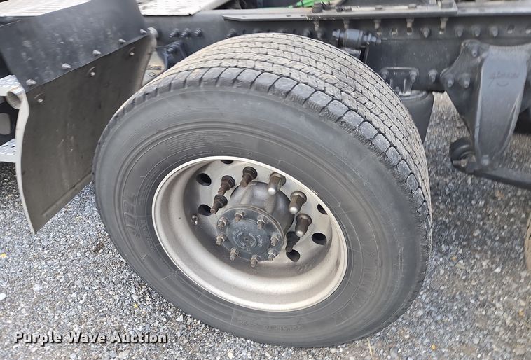 image for item EI4120 2021 Freightliner Cascadia semi truck