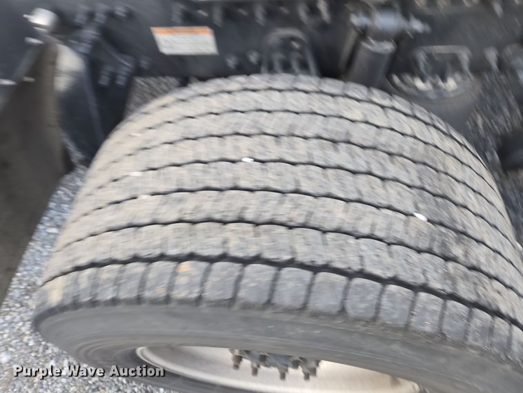 image for item EI4120 2021 Freightliner Cascadia semi truck