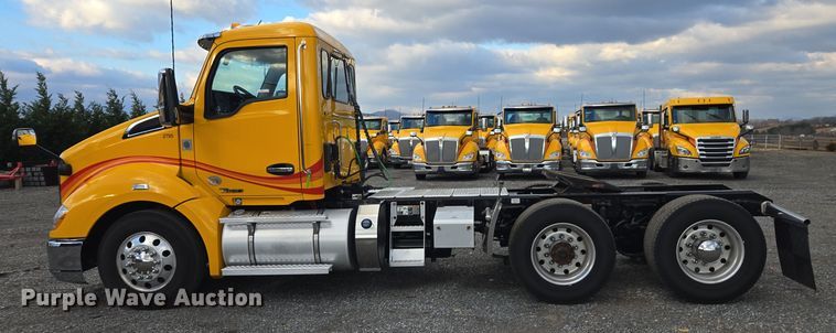 image for item EI4121 2020 Kenworth T680 semi truck