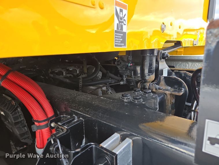 image for item EI4121 2020 Kenworth T680 semi truck