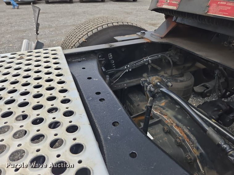 image for item EI4121 2020 Kenworth T680 semi truck