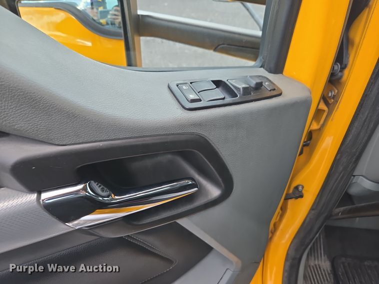 image for item EI4121 2020 Kenworth T680 semi truck