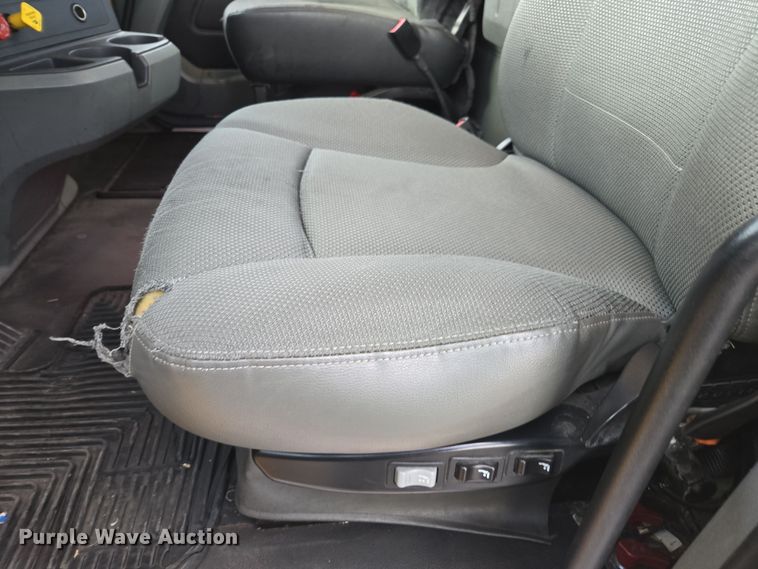 image for item EI4121 2020 Kenworth T680 semi truck